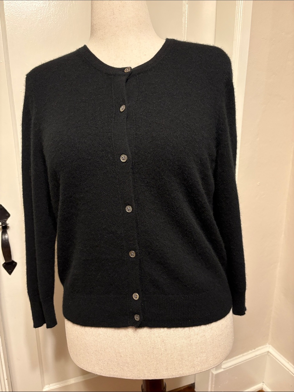 Ann Taylor 100% Cashmere Black Women’s Button-Up Sweater Cardigan - Picture 6 of 7